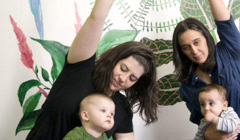 Ellynne Skove teaches GoGo Babies classes at Families First in Brooklyn, New York on April 27, 2010.

Photo by Angela Jimenez for Ellynne Skove
www.angelajimenezphotography.com